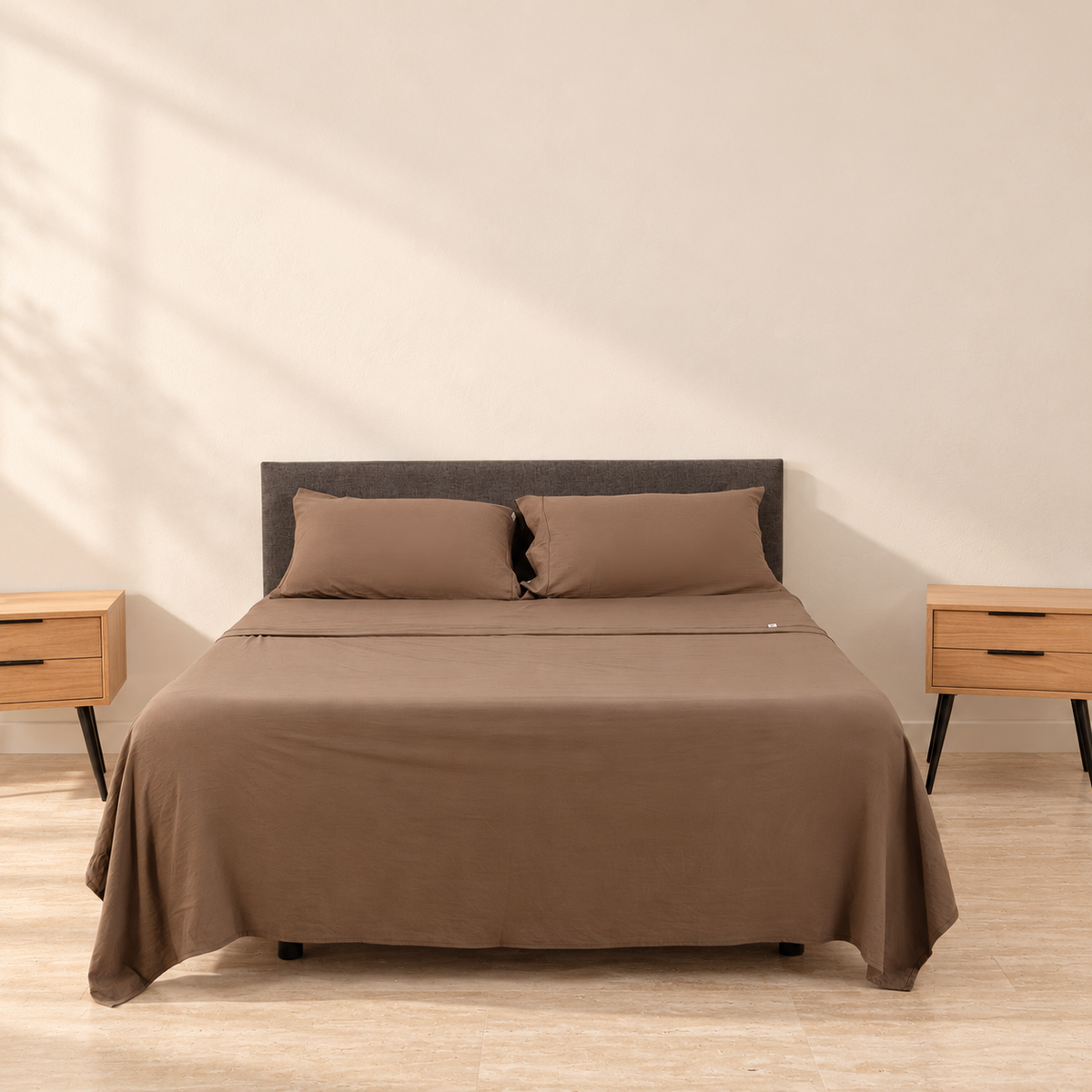 Sábanas Linen: fotografía con fondo cálido y luz suave